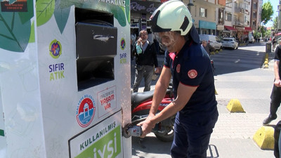 Giysi kumbarasına giren çocuk ecel terleri döktü! Bayram kıyafeti almak için girmişti