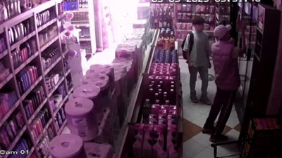 Antalya’da market soygununda şok görüntü