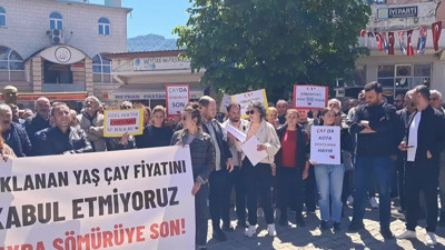 Çay üreticilerinden 'fiyat' protestosu: Alın terimizin karşılığı olan 35 lirayı çay üreticisine verin