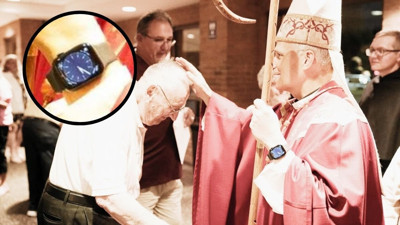 Papa'nın akıllı saati dünyada gündem oldu: Markası şaşırtmadı