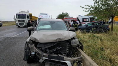 Silvan'da feci kaza! Otomobil ile kamyonet çarpıştı: 1 ölü, 3 yaralı