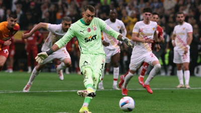 Muslera penaltıdan golünü attı, tarihe geçti