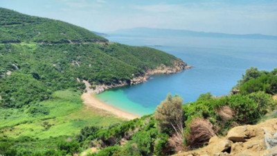 İstanbul'dan kaçan soluğu bu köyde alıyor. Her sokağı denize açılıyor. Sadece 3 saat 25 dakika uzaklıkta