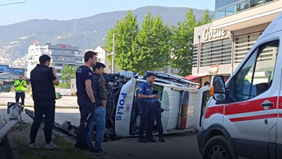 İhbardan dönen araç takla attı: 2'si polis çok sayıda yaralı var