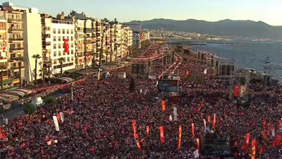 Büyük İzmir Mitingi... Özgür Özel 'meşruiyeti kalmadı' diyerek açıkladı