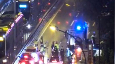 Mecidiyeköy'de korku dolu anlar! Trafikteki araç alev alev yandı