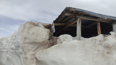 Yayla evleri kara gömüldü!