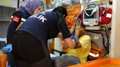 Antalya’da kırmızı ışıkta feci kaza! Sürücü şoka girdi