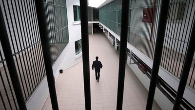 Fransa'da hapishanelere telefon operasyonu