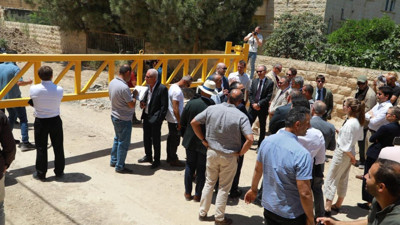 İsrail güçleri Türk diplomatın da bulunduğu heyete ateş açtı