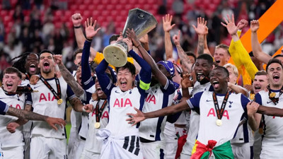 Tottenham UEFA Kupası'nı 3. kez müzesine götürdü!