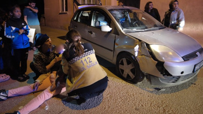 Dikkatsizlik faciaya neden oldu: Direğe tosladı