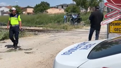 Uşak’ta yolcu treni traktörü biçti! 1 yaralı