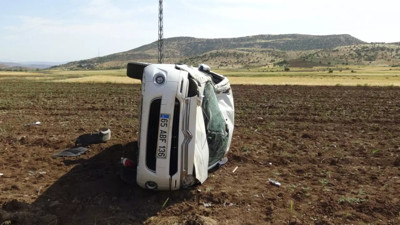 Kontrolden çıkan araç tarlaya devrildi: Ölü ve yaralılar var