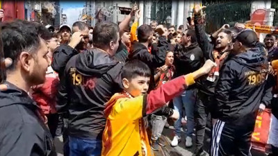 Galatasaray taraftarı bu akşam Yenikapı'ya akın edecek. On binler nefesini tuttu saat 19.00'ı bekliyor