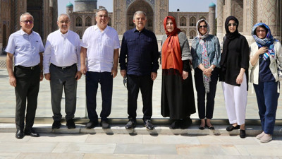 Abdullah Gül ortaya çıktığı ülkeyi öve öve bitiremedi! Herkes bağ evinde sanıyordu...