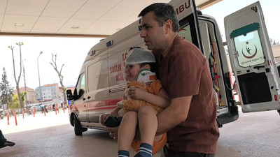 İnegöl’de yürek burkan kaza! Oyuncağını elinden bırakmadı