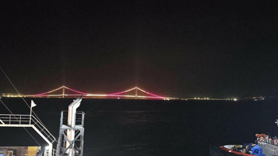 1915 Çanakkale Köprüsü sarı-kırmızı renklere büründü