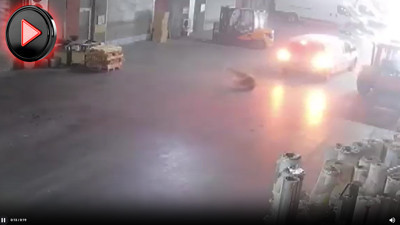 İstanbul’da depoda görünmez kaza! Yaya metrelerce takla attı