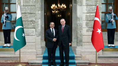 Pakistan Başbakanı Şerif'ten Pakistan-Türkiye dostluğu mesajı