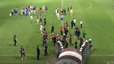 Elazığ’da saha karıştı: Hakem yaralandı, maç tatil edildi