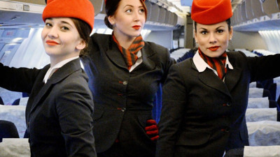 Hostesler neden kırmızı ruj sürürler? İşin uzmanları anlatıyor