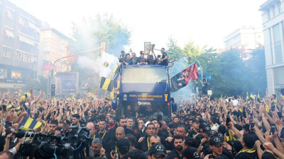 Şampiyona sevgi seli: Bağdat Caddesi sarı-lacivert