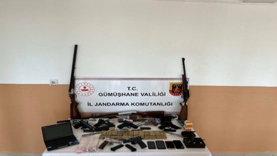 Silah ticaretçisi evini cephaneliğe çevirdi!