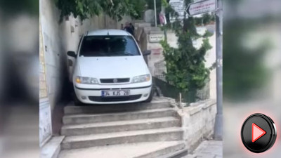 Navigasyonla gelen felaket! Sürücü merdivenlerde kaldı