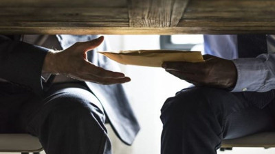 Rüşvet soruşturmasında peş peşe tutuklama