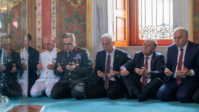 572’inci yıldönümünde kabri başında dualarla anıldı