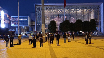 Taksim’de ‘duran adam’ eylemi: 19 genç serbest bırakıldı