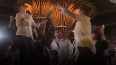 Demet Evgar'ın oryantal dansı geceye damga vurdu! Kendini tutamayıp coştukça coştu