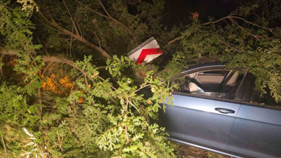Bursa'da motosiklet ile otomobil çarpıştı! Yaralı var