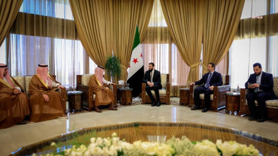 Suriye Cumhurbaşkanı Şara, Suudi Arabistan Dışişleri Bakanı Al Suud'u kabul etti