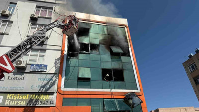 Adana'da iş merkezinde yangın