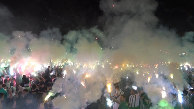 Bursaspor’da 62. yıl kutlaması: Binlerce taraftar geceyi aydınlattı