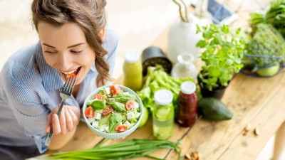 Tek tip diyetin gizli tehlikeleri! Hızlı kilo vaadiyle gelen sağlık riskleri