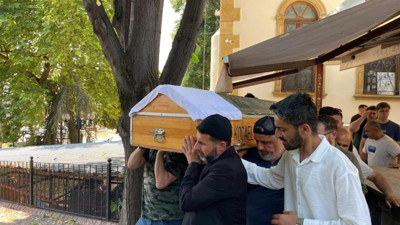 Tırın altında feci şekilde can vermişti! Genç motosikletçi son yolculuğuna uğurlandı