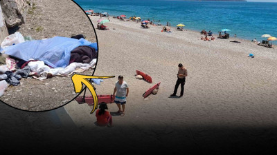 Antalya’da pes dedirten manzara: Cesede aldırmadan denize girdiler!