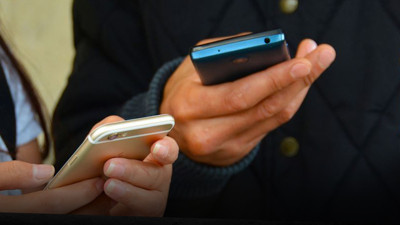 Telefonunuzun şarjı gün boyu bitmesin! İşte en uzun pil ömrüne sahip telefonlar