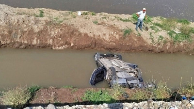 Çorum’da otomobil sulama kanalına devrildi: 1’i bebek, 3 yaralı