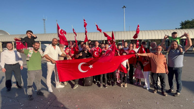 Milli sporculara meşaleli karşılama