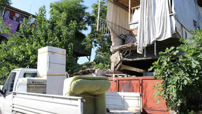 Taşınma esnasında balkon çöktü!