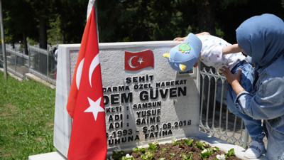 Mezarlıklarda Arife hüznü! Şehitlikler ziyaret edildi