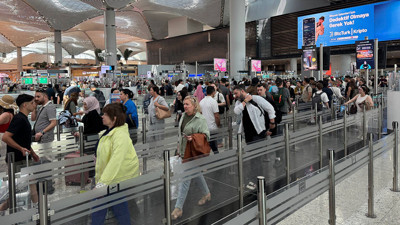 İstanbul'da havalimanlarında bayram yoğunluğu