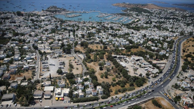 Bodrum’a 24 saatte 50 bin araç girdi! Yollar tıka basa doldu: Binlercesi de yolda