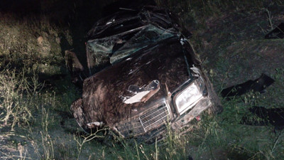 Şarampole devrilen Mercedes kağıt gibi ezildi