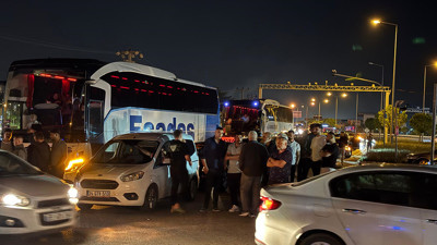 Sivas’ta kaza sonrası gaz kaçağı alarmı! Yol Trafiğe Kapandı