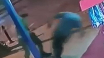 Dövdüğü adamı kalp masajıyla kurtardı